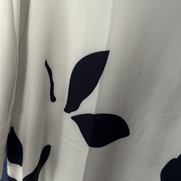 White and blue dress with pockets, size 2XL, never been worn - Picture 3 of 3